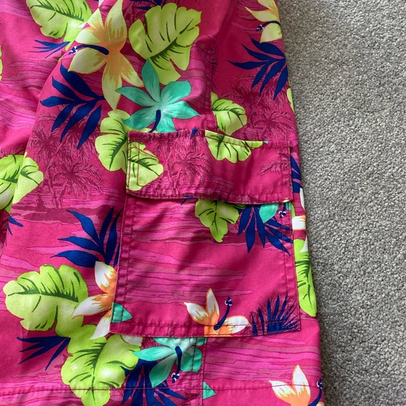 Neon board shorts, floral print in great condition - Picture 2 of 6